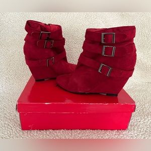 Fredericks of Hollywood Red Faux Suede Booties, Size 8